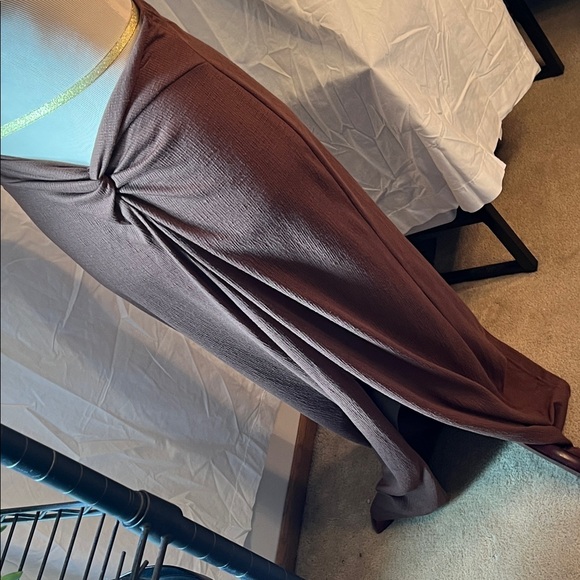 Elegant Brown Maxi Skirt With Slit - Picture 4 of 11